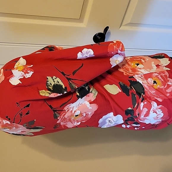 Guess red floral top NWT size M - Picture 5 of 15